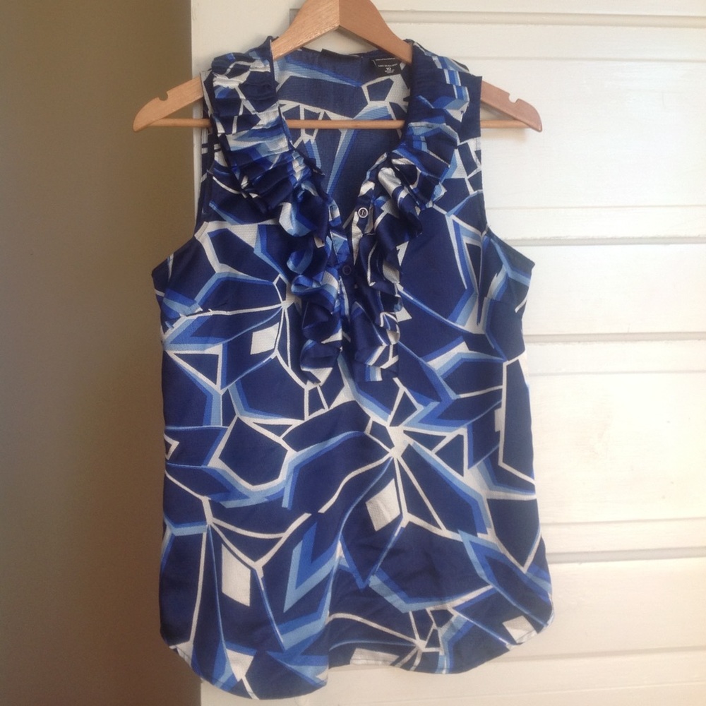 New York & Co Sleeveless Ruffle Collar Top.  🔹EUC